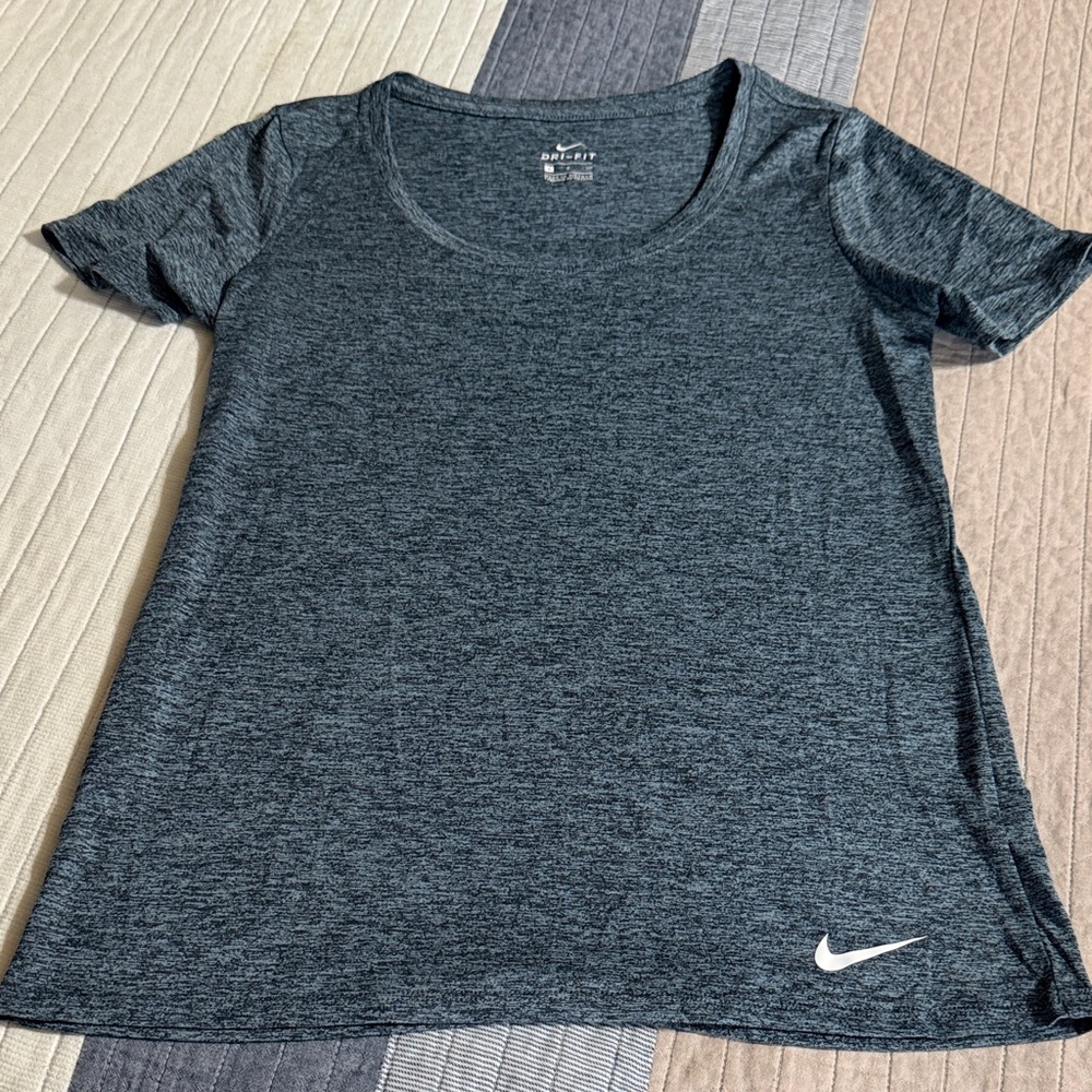 Nike Women's Heather Gray Short Sleeve Tee